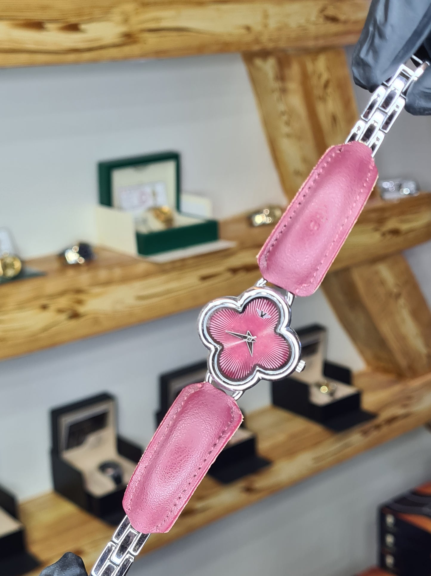 Luxury Women's Flower Shape Watch