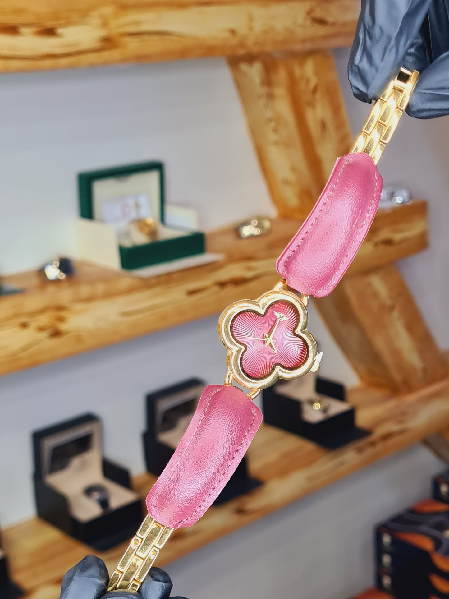 Luxury Women's Flower Shape Watch