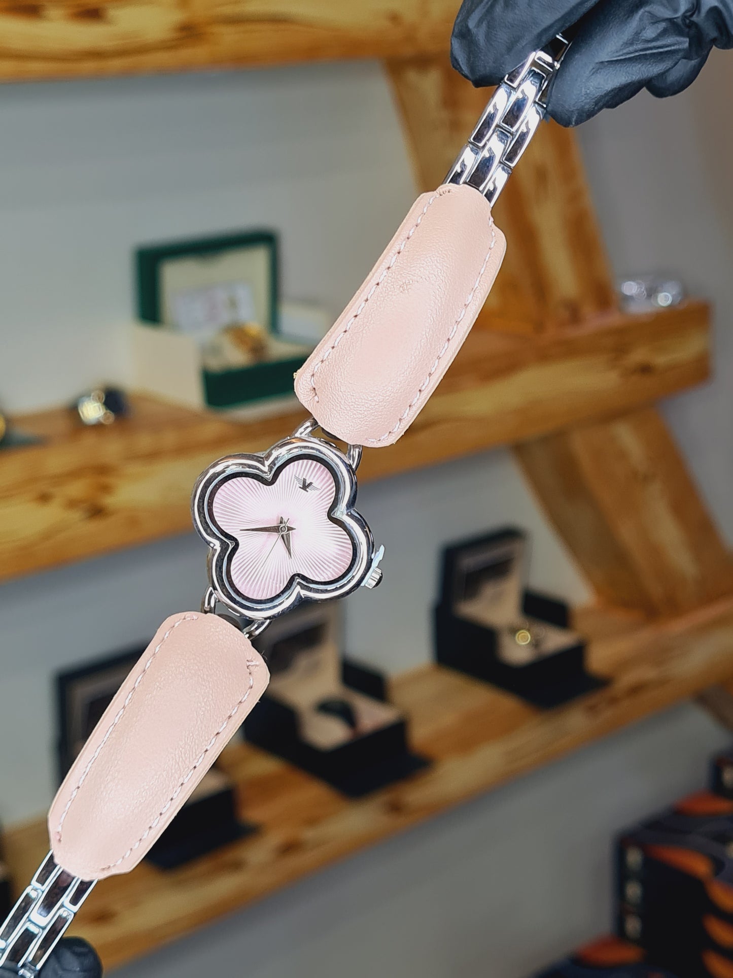 Luxury Women's Flower Shape Watch
