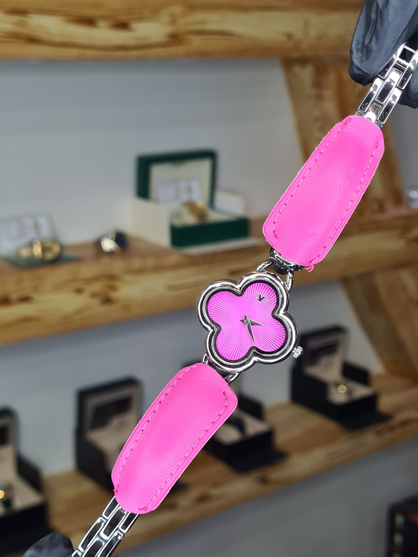 Luxury Women's Flower Shape Watch