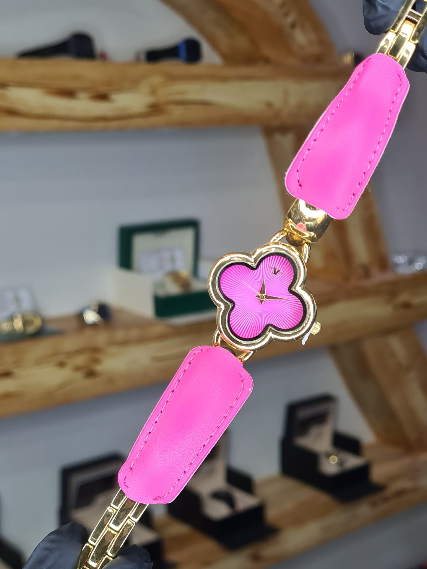 Luxury Women's Flower Shape Watch