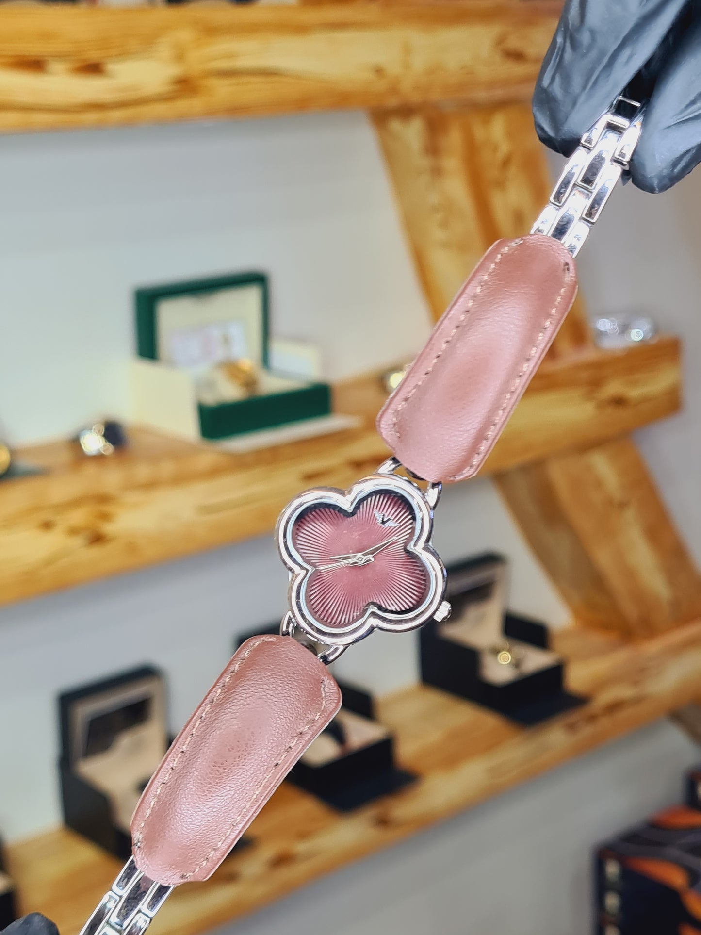 Luxury Women's Flower Shape Watch